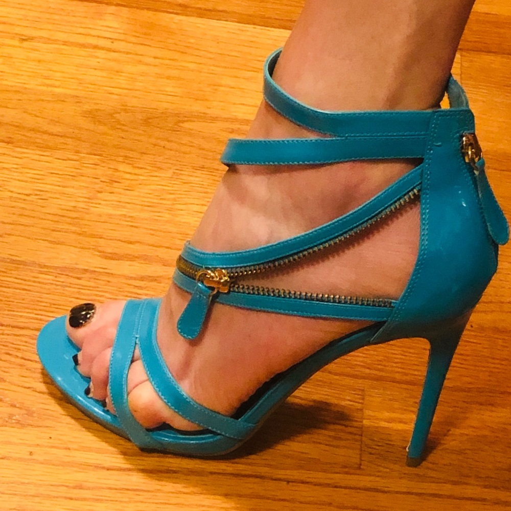 Guess sandals with decorative zipper